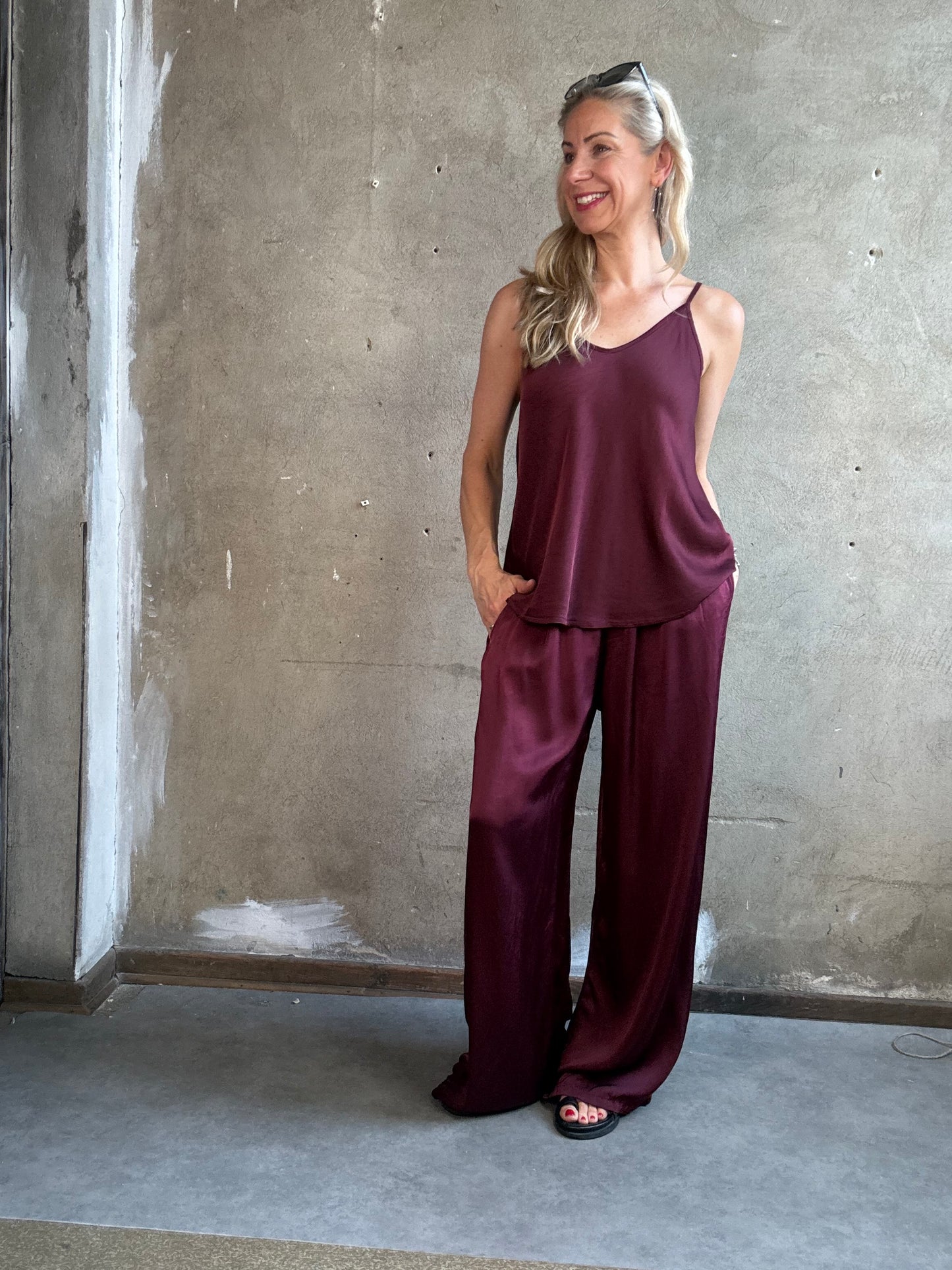 Satinhose in Bordeaux