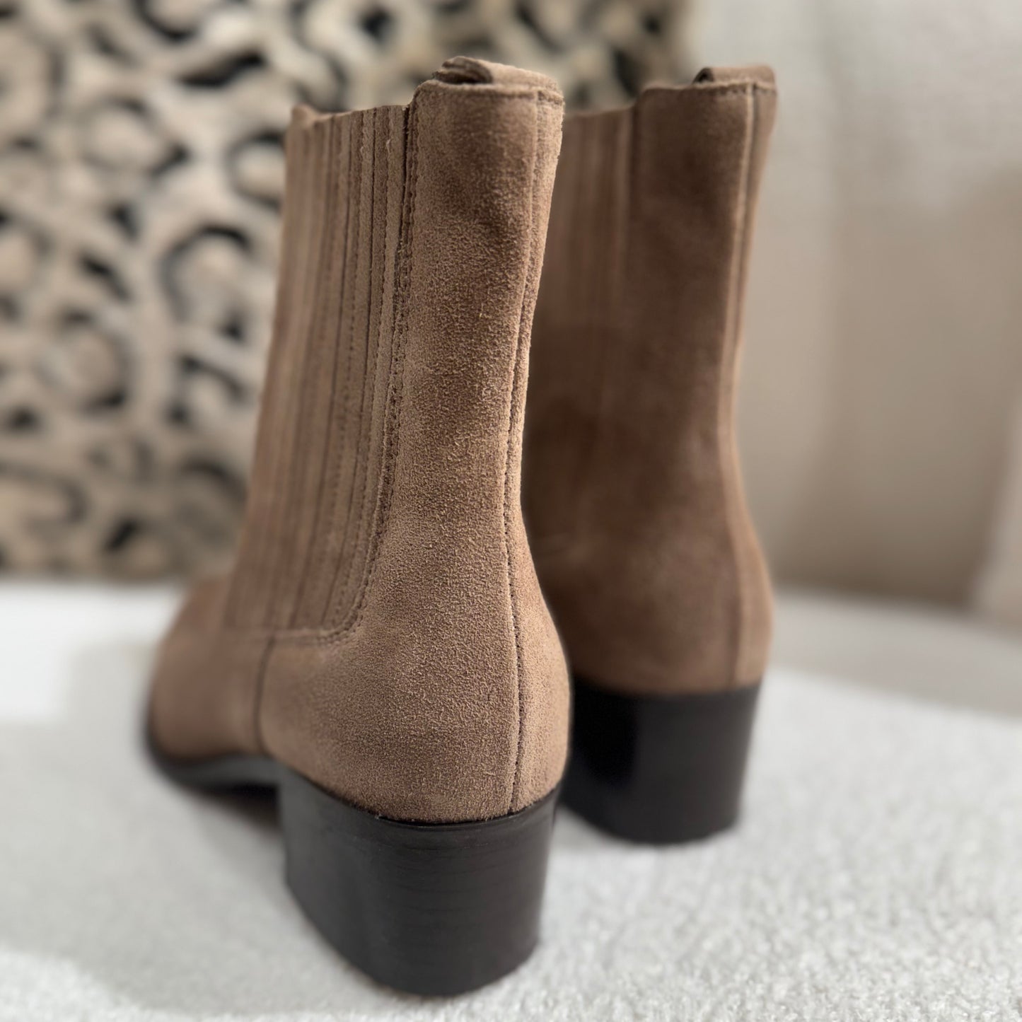 Bianco Biacarol Chelsea Boot