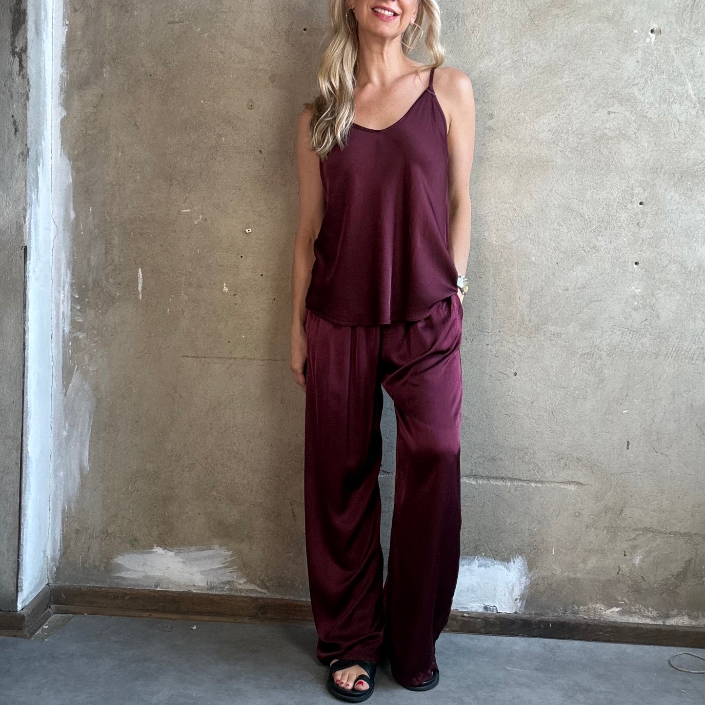 Satinhose in Bordeaux