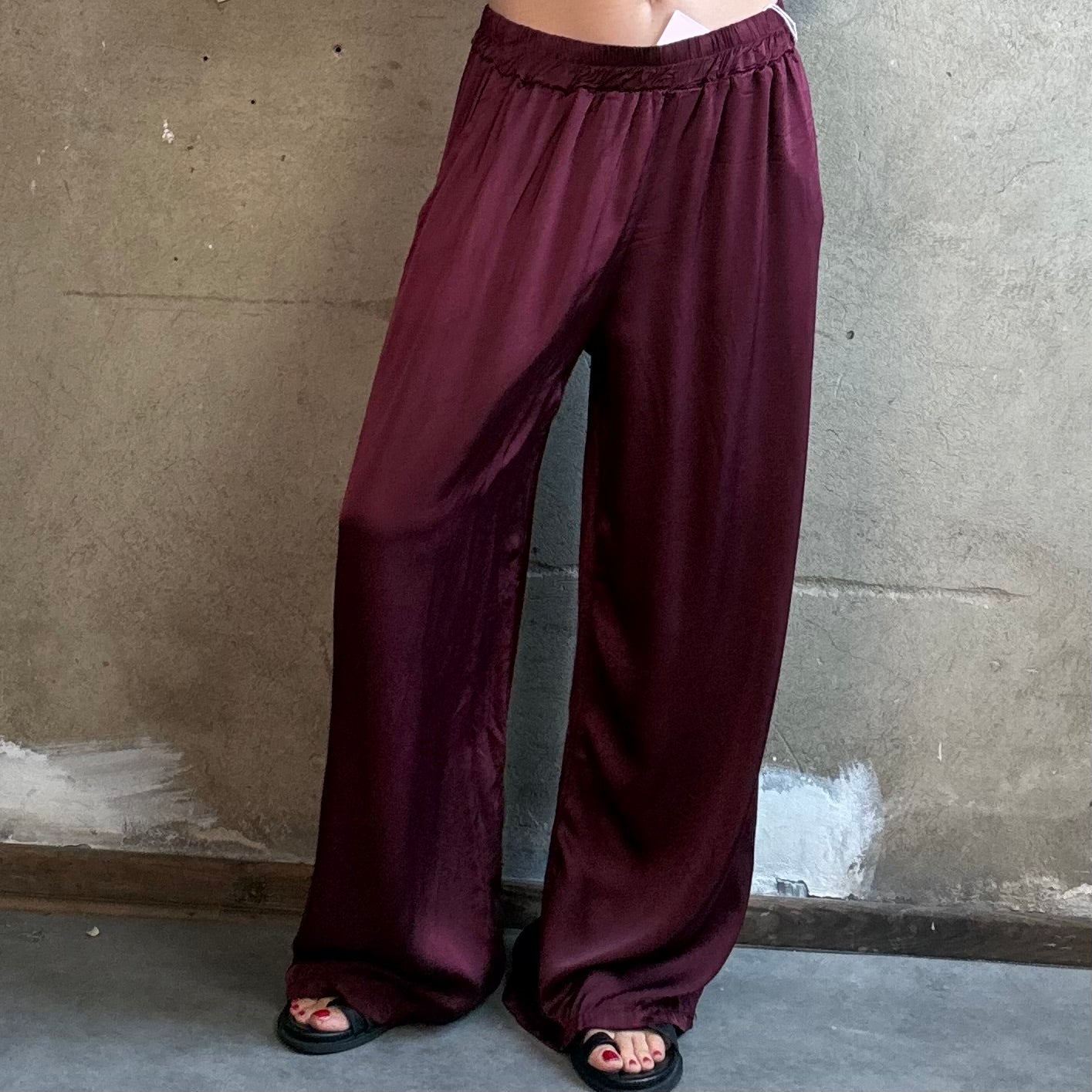 Satinhose in Bordeaux