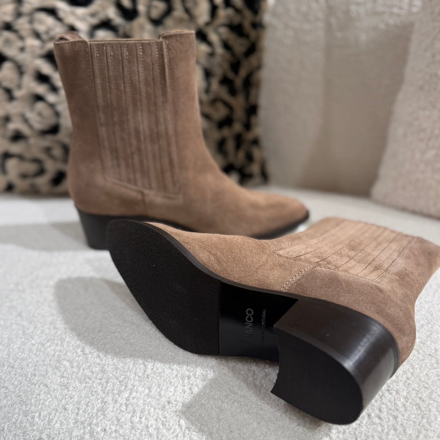 Bianco Biacarol Chelsea Boot