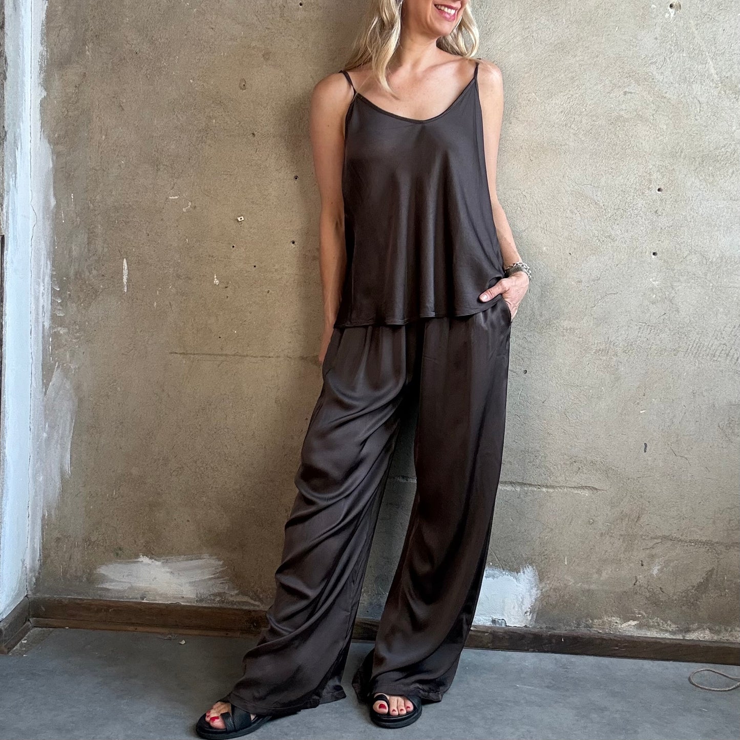 Satinhose in Braun