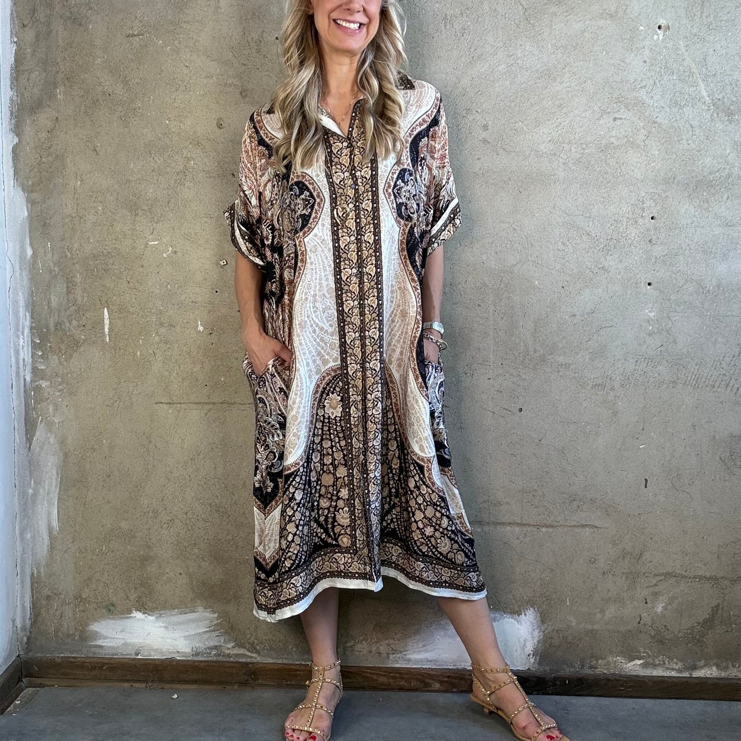 Hemdkleid mit Brokatmuster