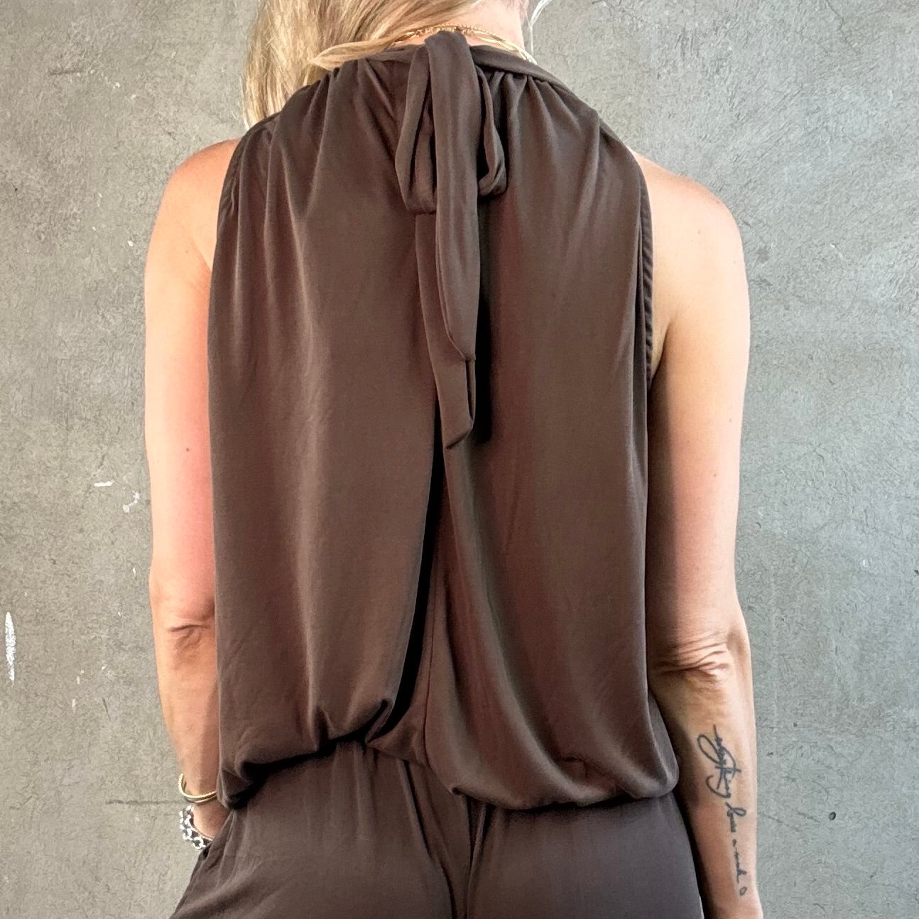 American Neck Top Braun