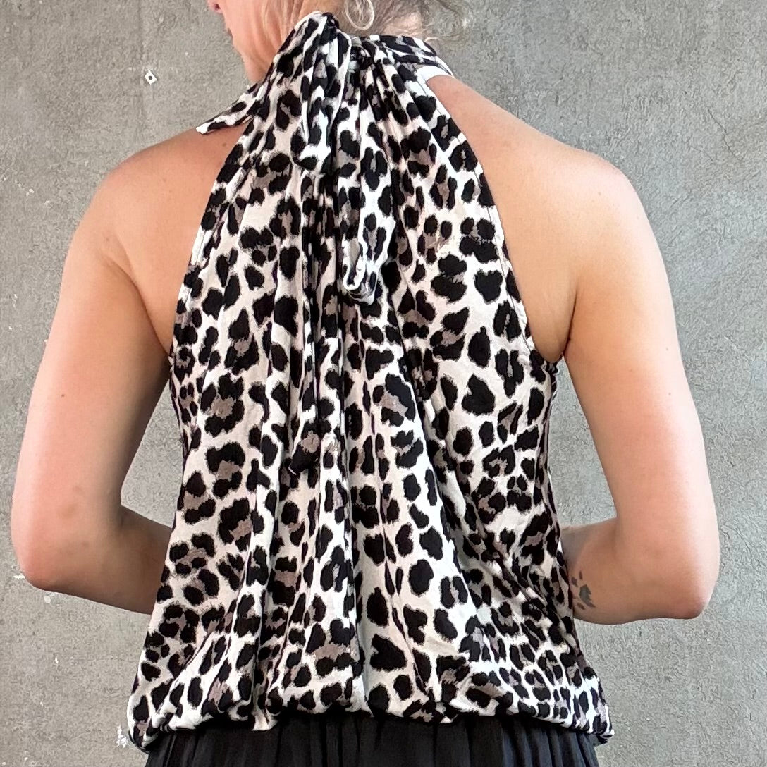 American Neck Top Leo Black