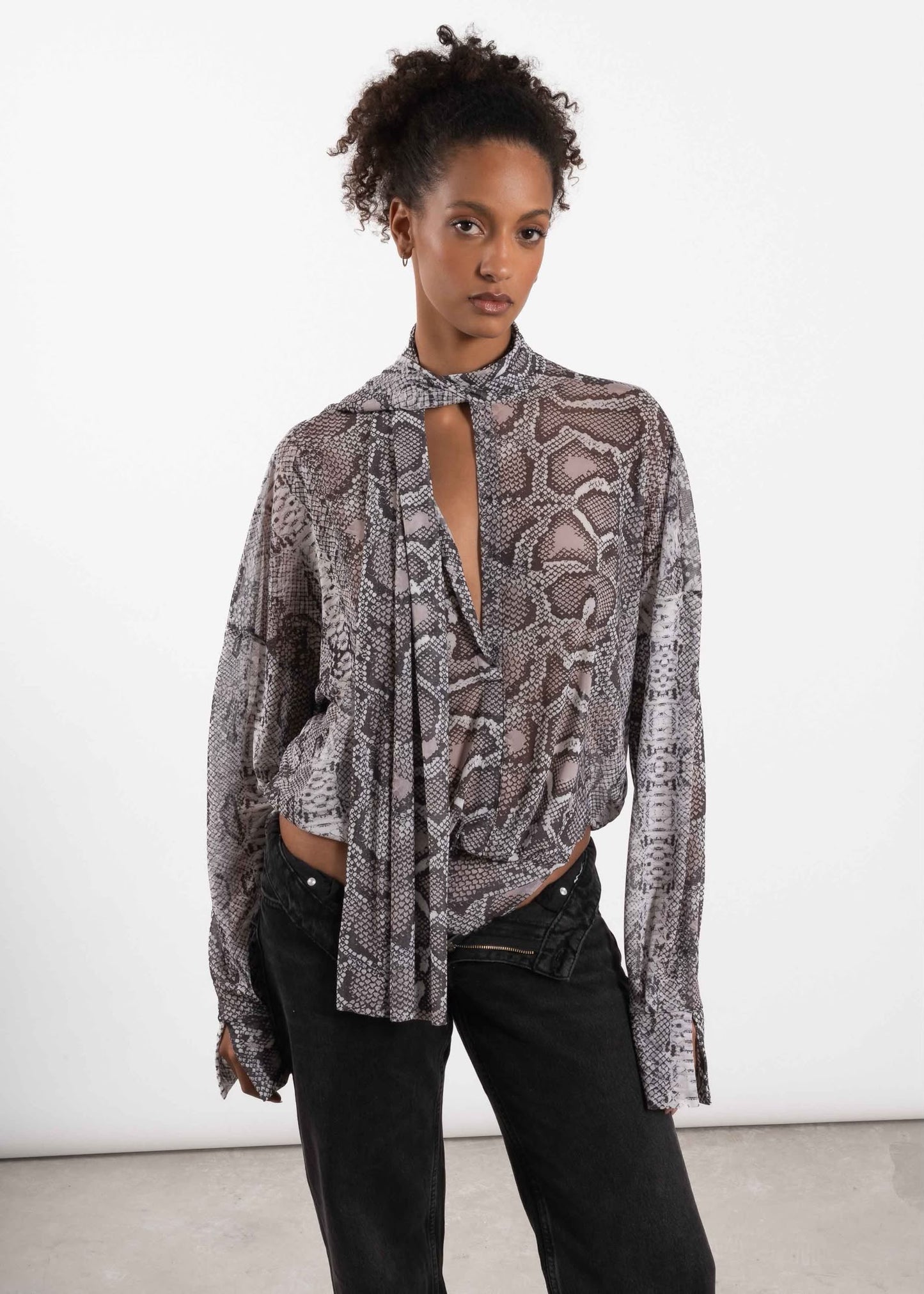 Outryght Mesh Snake Bluse