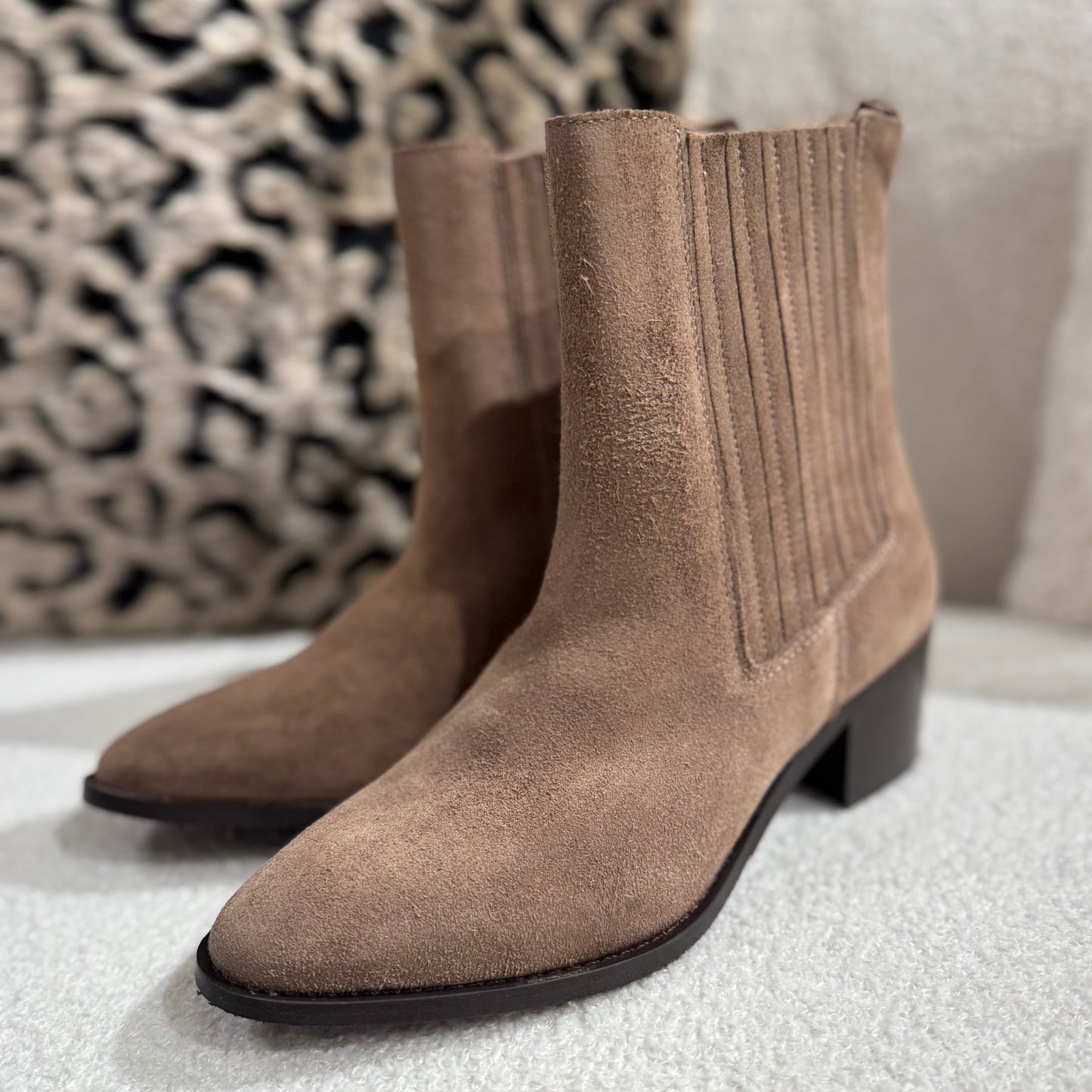 Bianco Biacarol Chelsea Boot