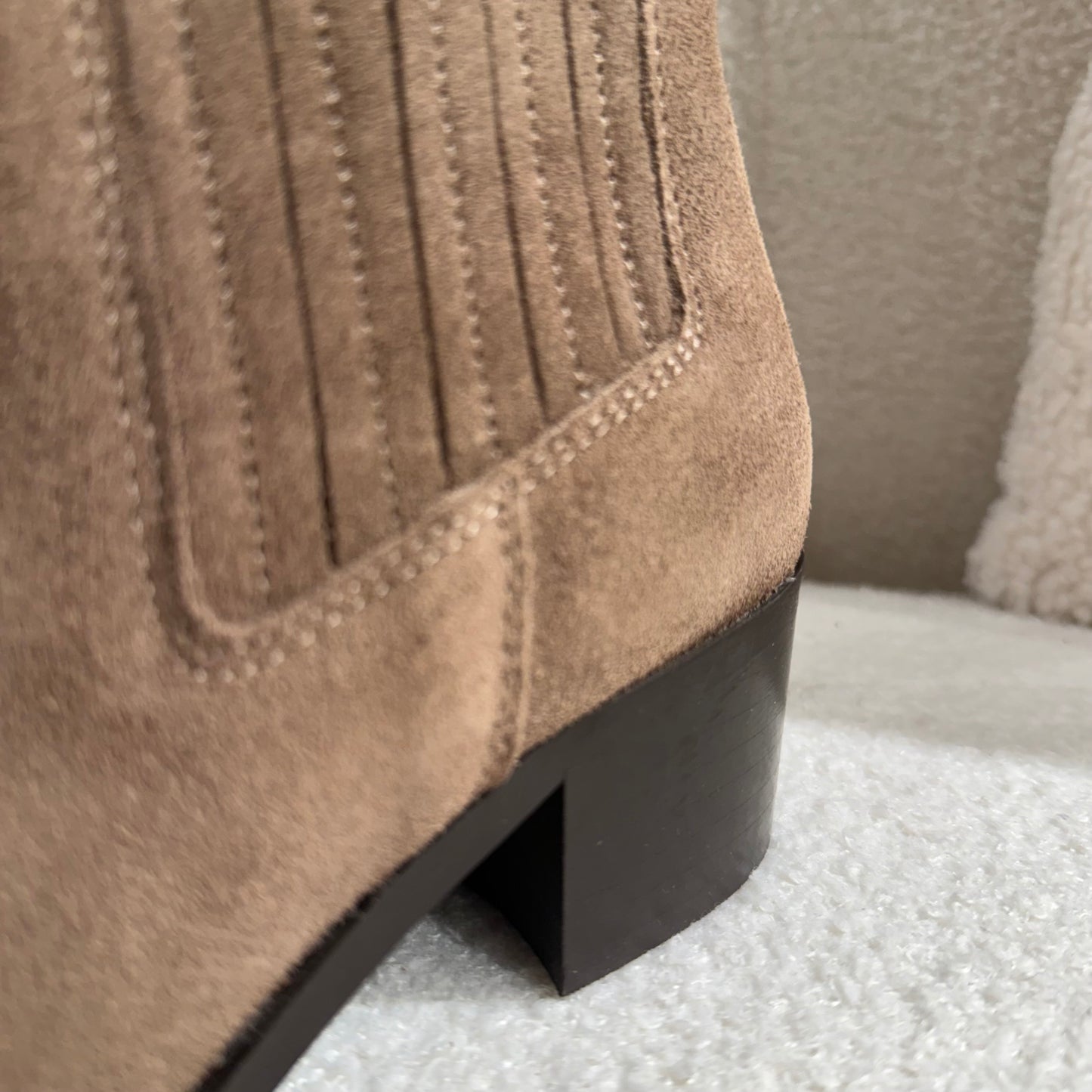 Bianco Biacarol Chelsea Boot