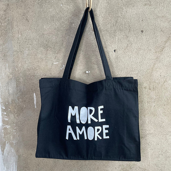 More Amore Shopper