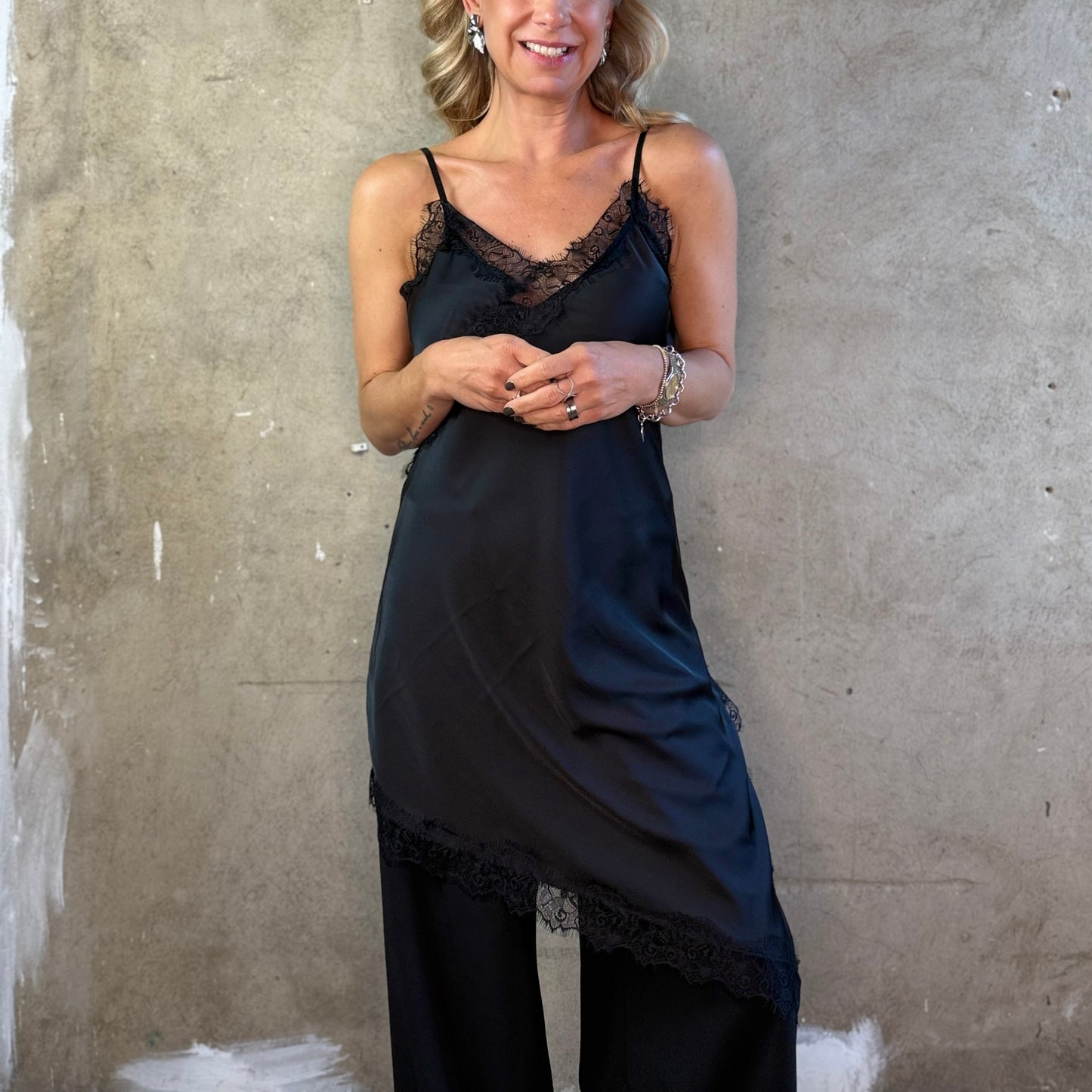 Asym. Spitzenkleid