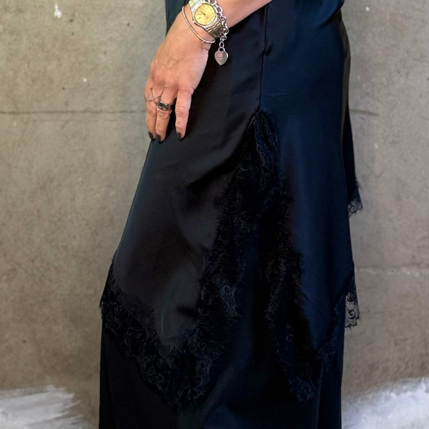 Asym. Spitzenkleid