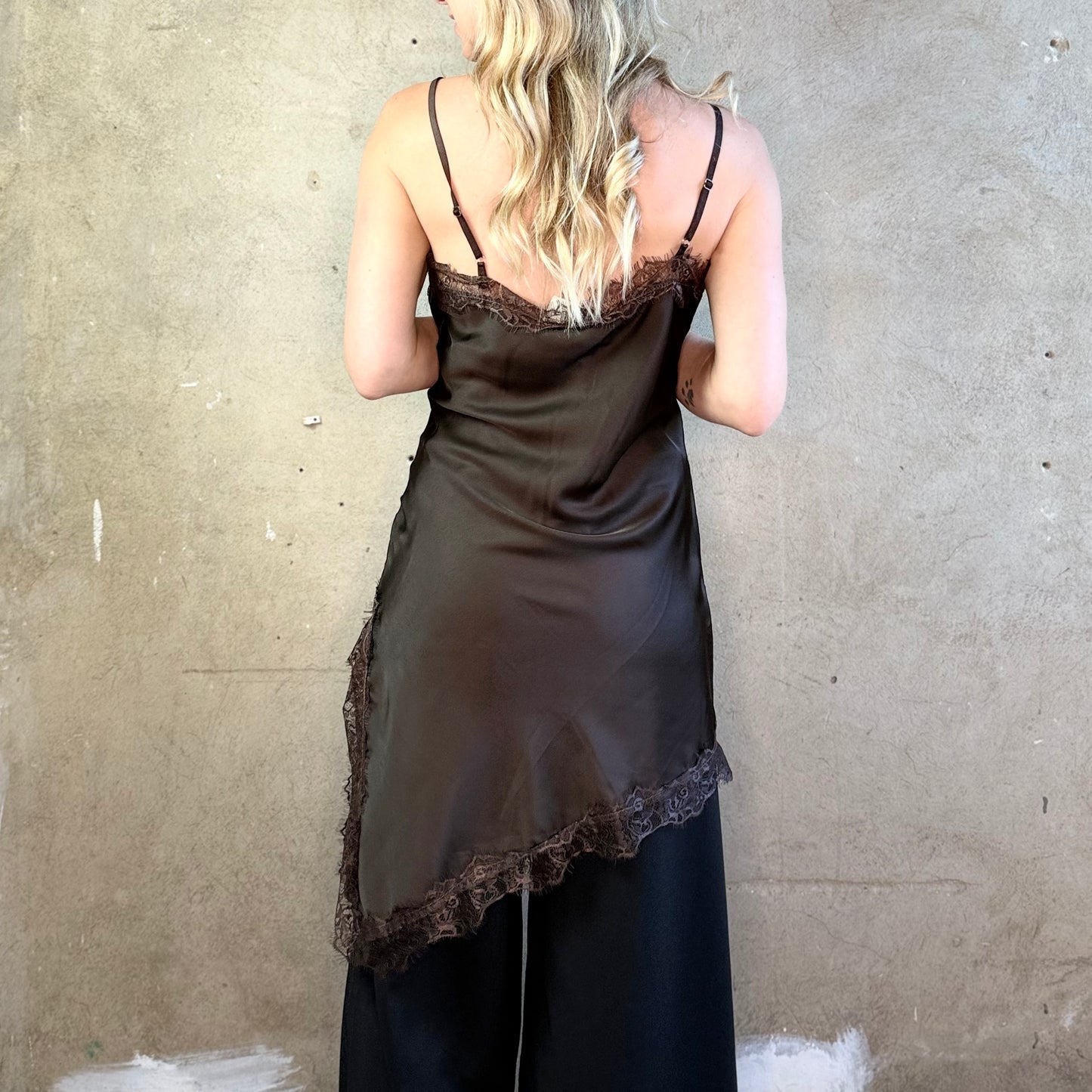 Asym. Spitzenkleid