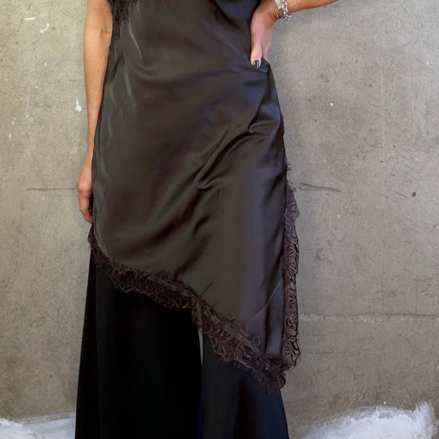 Asym. Spitzenkleid