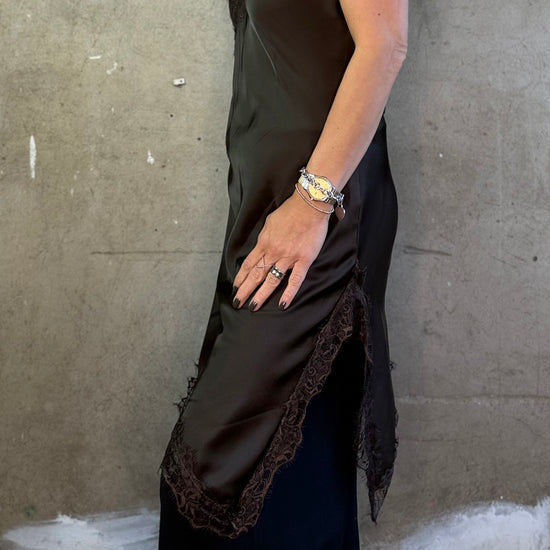 Asym. Spitzenkleid