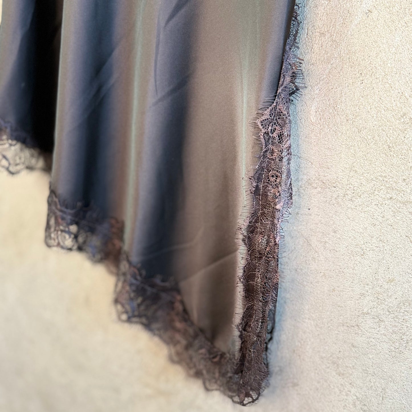 Asym. Spitzenkleid