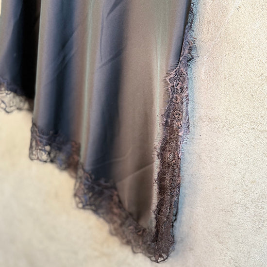 Asym. Spitzenkleid