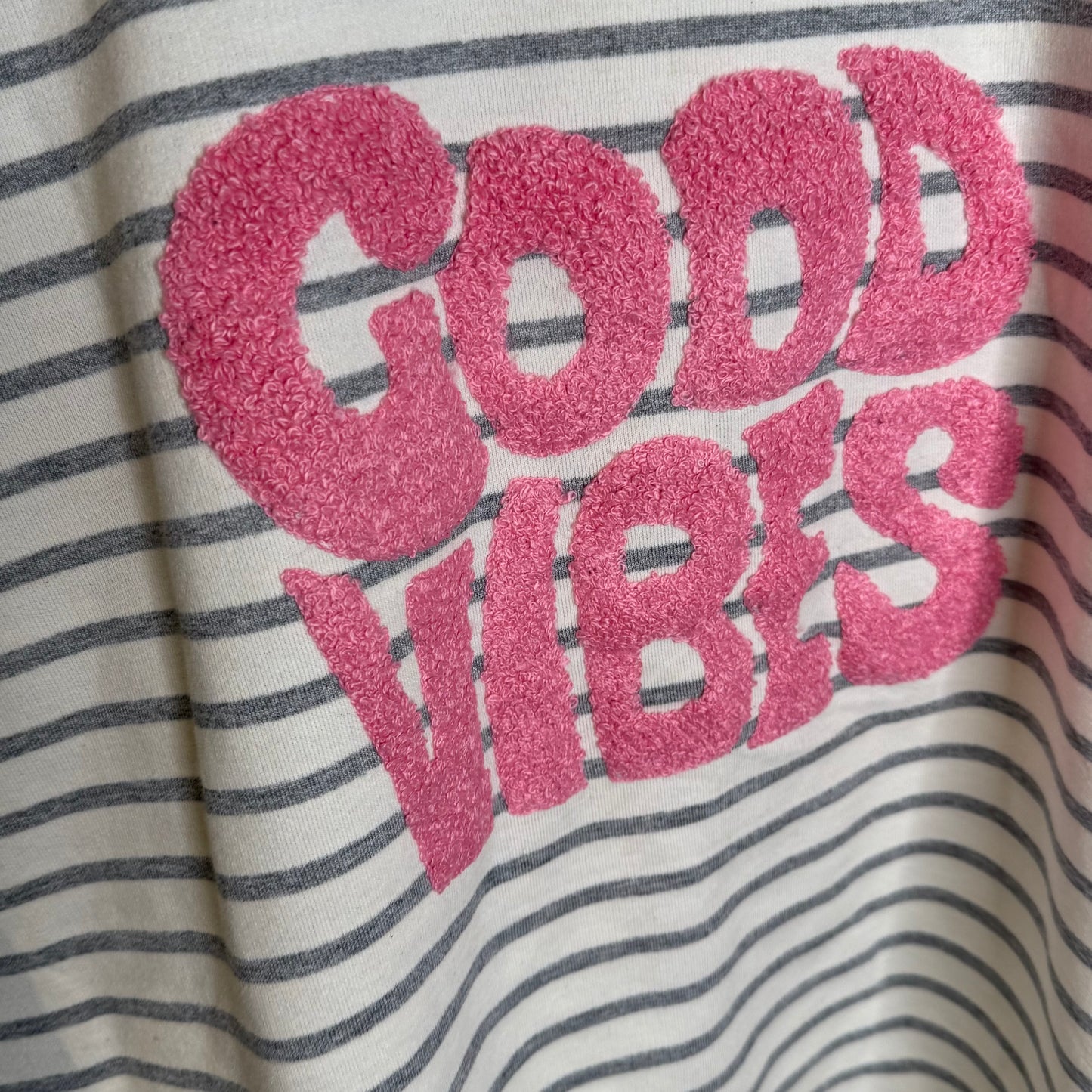 Tshirt Good Vibes Stripe Grau