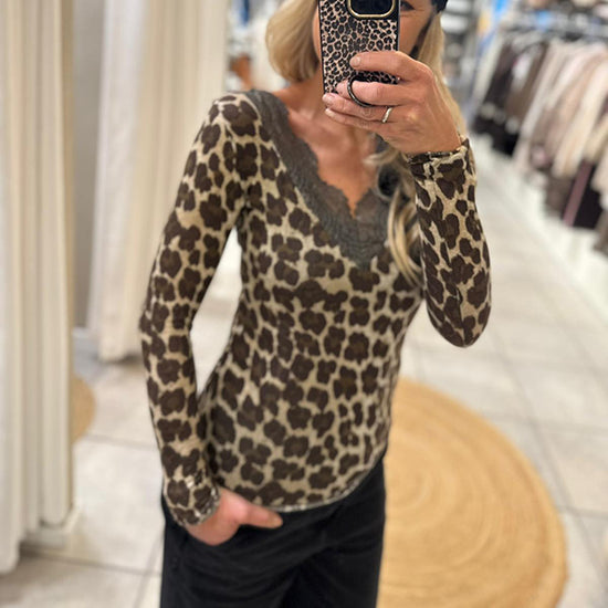 Longsleeve V-Neck Lace & Leo