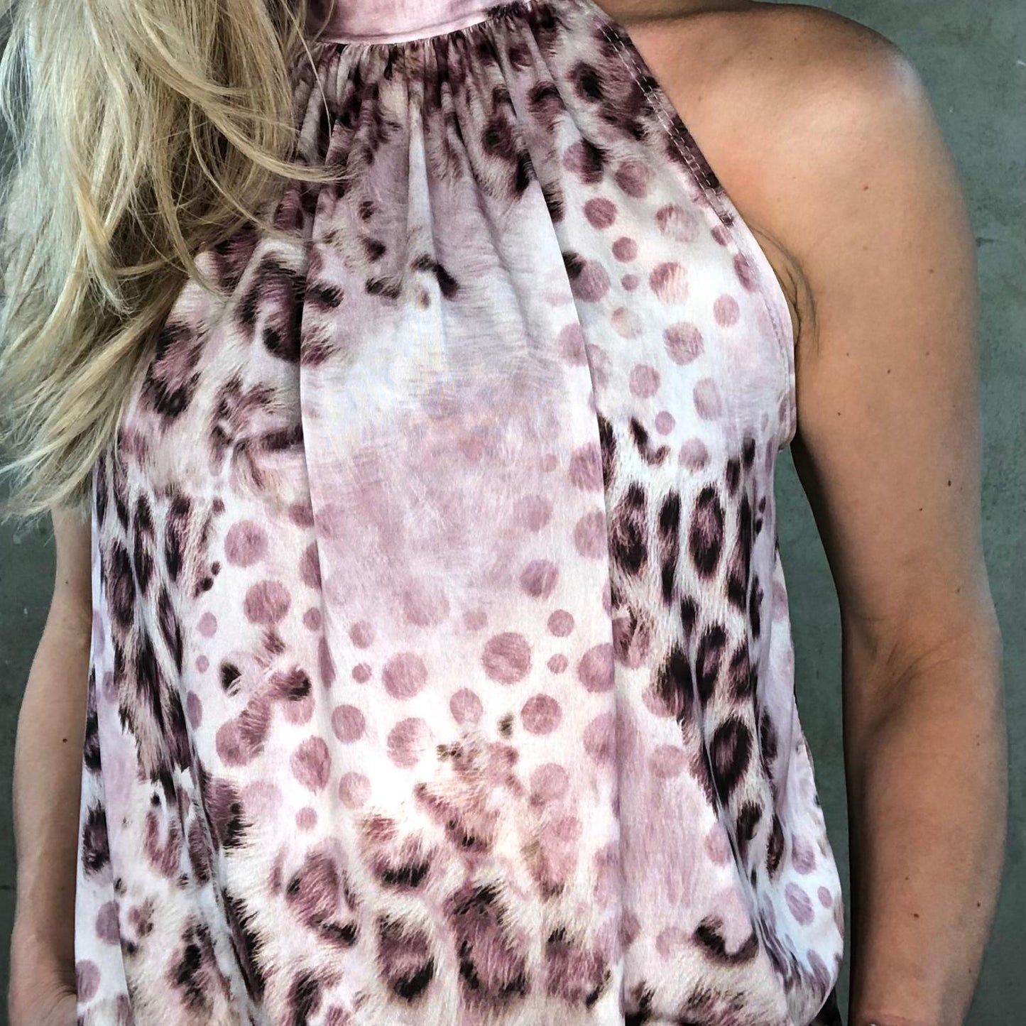 American Neck Top Light Leo