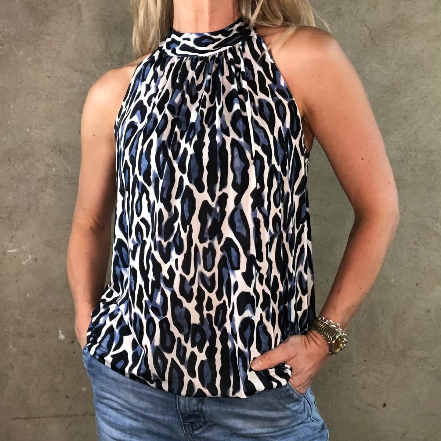 American Neck Top Blue Leo