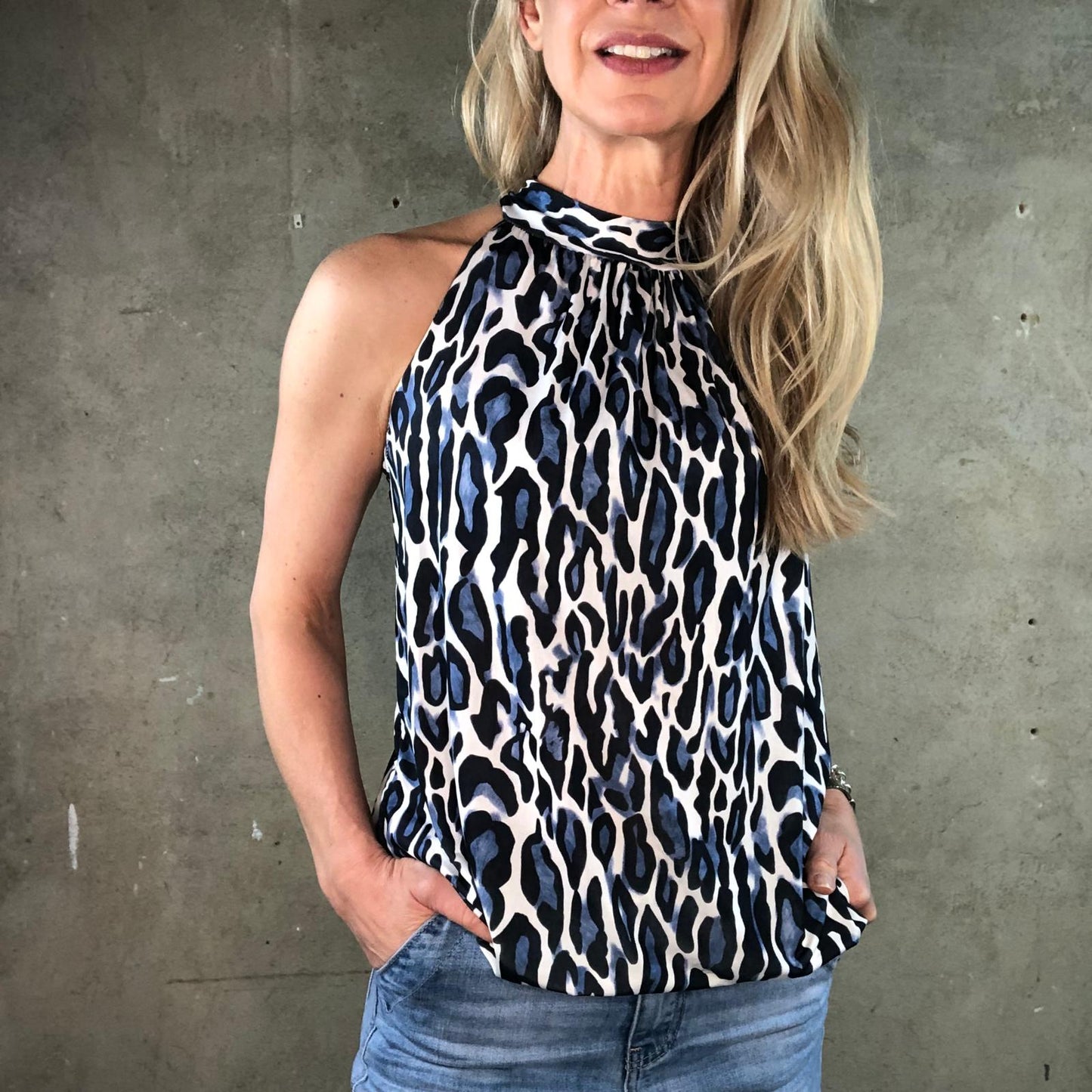 American Neck Top Blue Leo